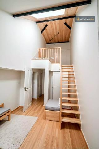 Vente                                                      Appartement
                        
                     4 pièces                      111 m2                     à Lille