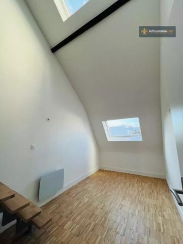 Vente                                                      Appartement
                        
                     4 pièces                      111 m2                     à Lille