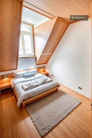Vente                                                      Appartement
                        
                     4 pièces                      111 m2                     à Lille