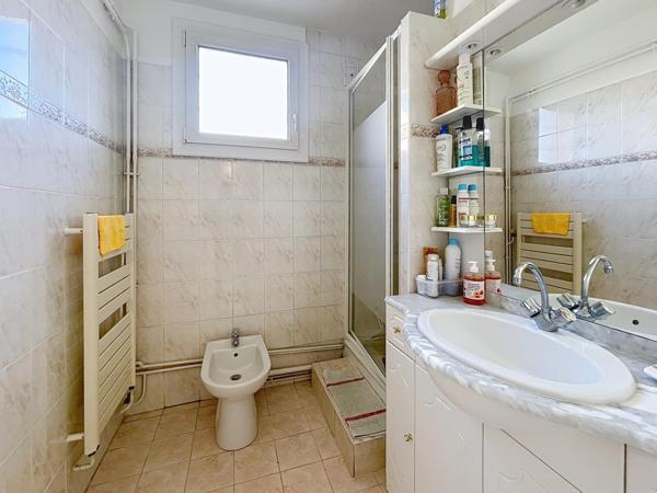 FF4 TRAVERSANT AU CALME BALCON ET GARAGE