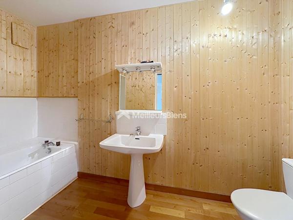 Elégant appartement baigné de lumière dans une résidence prisée d'Angers