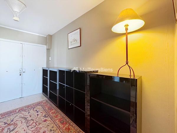 Elégant appartement baigné de lumière dans une résidence prisée d'Angers