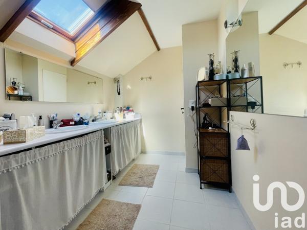 Maison 5 pièces de 119 m² à Bonneville-la-Louvet (14130)