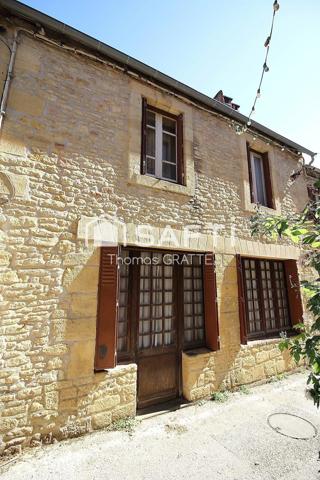 Jolie maison de bourg dans un village tous commerces