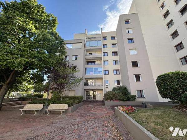 Appartement 3 chambres, deux salle d'eau, loggia, acsenceur et parking en sous sol