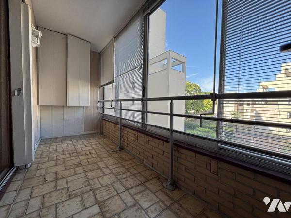 Appartement 3 chambres, deux salle d'eau, loggia, acsenceur et parking en sous sol