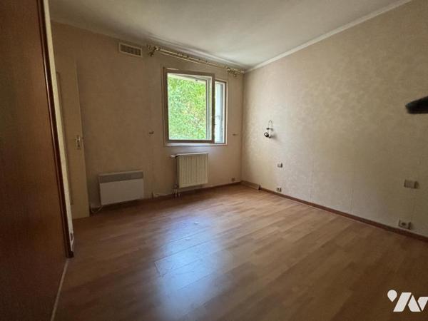 Appartement 3 chambres, deux salle d'eau, loggia, acsenceur et parking en sous sol