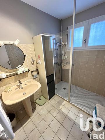 House for sale 5 rooms 118 m² Saint-Loubès