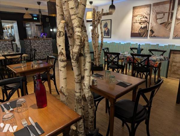 PLEYBEN- Murs et fonds de commerce