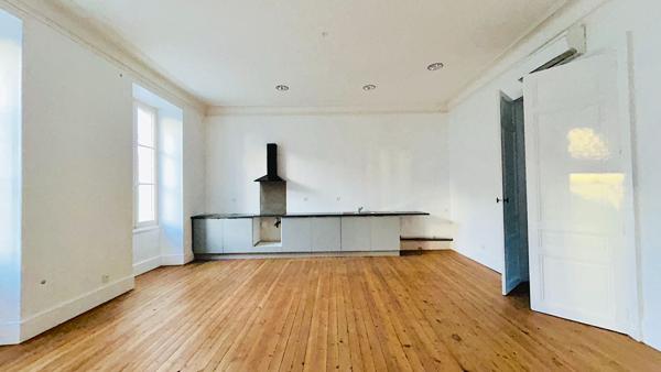 A VENDRE APPARTEMENT DE STANDING DE 64 M2 - JONZAC CENTRE , Jonzac A VENDRE APPARTEMENT DE STANDING DE 64 M2 - JONZAC CENTRE , Jonzac