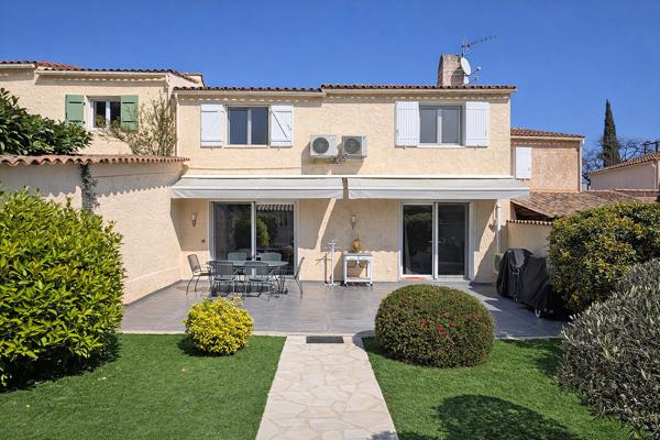 VILLA FAMILIALE AVEC JARDIN PAYSAGER