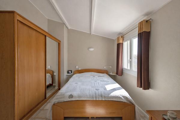 VILLA FAMILIALE AVEC JARDIN PAYSAGER