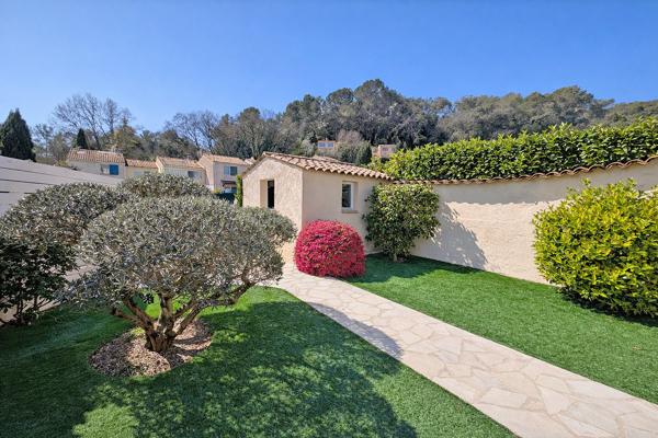 VILLA FAMILIALE AVEC JARDIN PAYSAGER