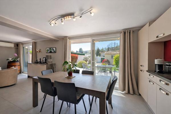 VILLA FAMILIALE AVEC JARDIN PAYSAGER