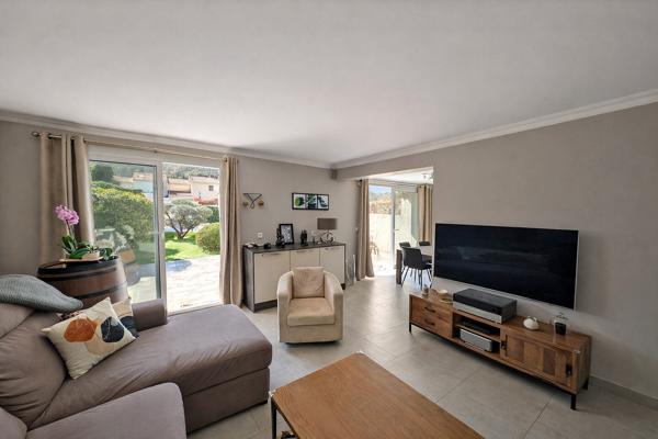 VILLA FAMILIALE AVEC JARDIN PAYSAGER