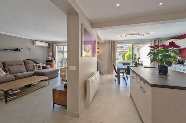 VILLA FAMILIALE AVEC JARDIN PAYSAGER