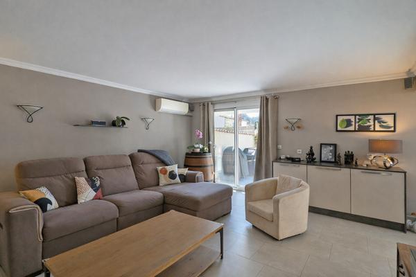 VILLA FAMILIALE AVEC JARDIN PAYSAGER