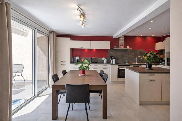 VILLA FAMILIALE AVEC JARDIN PAYSAGER