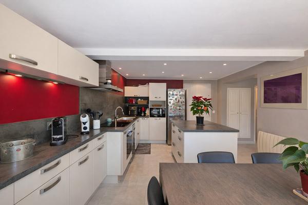 VILLA FAMILIALE AVEC JARDIN PAYSAGER