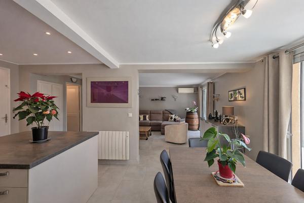 VILLA FAMILIALE AVEC JARDIN PAYSAGER