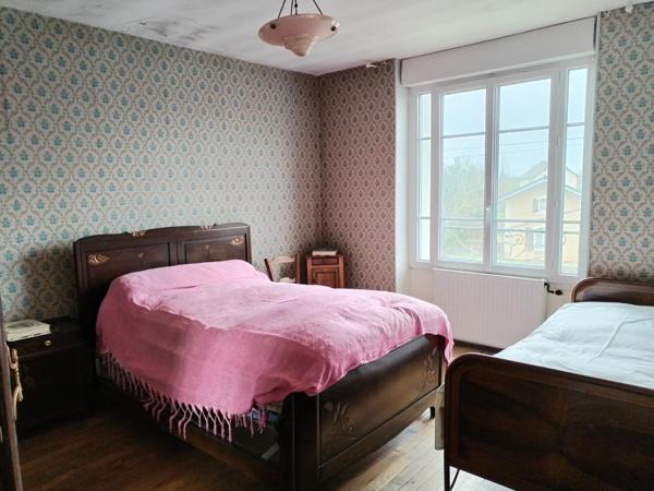 Vente maison Lussac Les Chateaux (86320), 80.00m² avec 5 pièce(s) dont 3 chambre(s) sur 656.00m² de terrain. La Bruyere Immobilier