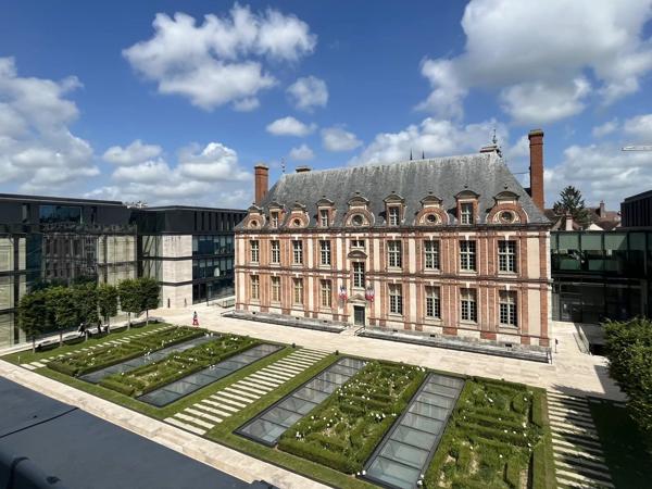 Location                                                      Appartement
                        
                     2 pièces                      51 m2                     à Chartres