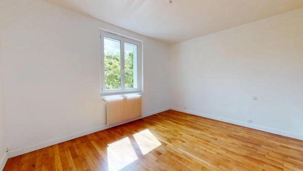Location                                                      Appartement
                        
                     2 pièces                      51 m2                     à Chartres