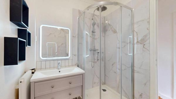 Location                                                      Appartement
                        
                     2 pièces                      51 m2                     à Chartres