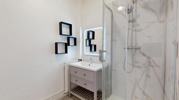 Location                                                      Appartement
                        
                     2 pièces                      51 m2                     à Chartres