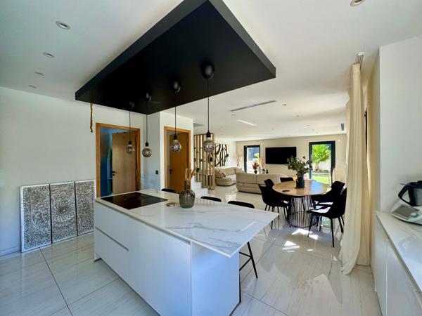 Fréjus- splendide villa de 2020- 4 chambres piscine