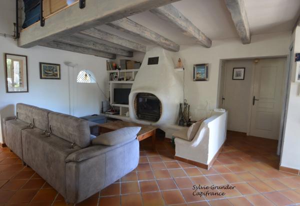 Maison à vendre 4 pièces SAINT MITRE LES REMPARTS (13) à deux pas des plages quartier VARAGE