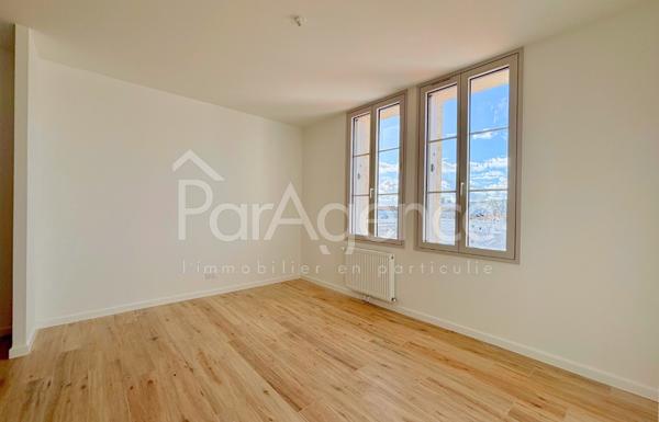 Maison entièrement rénovée - Grand sous-sol - Centre-ville