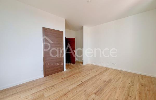 Maison entièrement rénovée - Grand sous-sol - Centre-ville