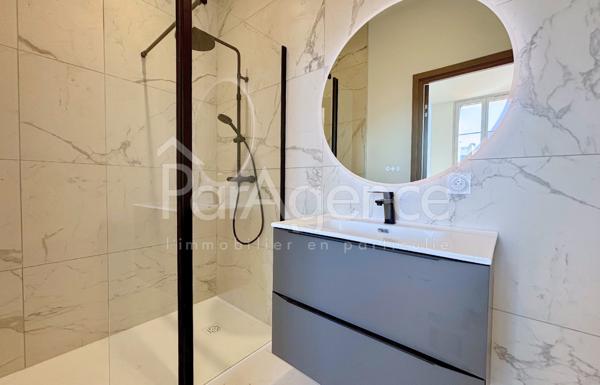 Maison entièrement rénovée - Grand sous-sol - Centre-ville