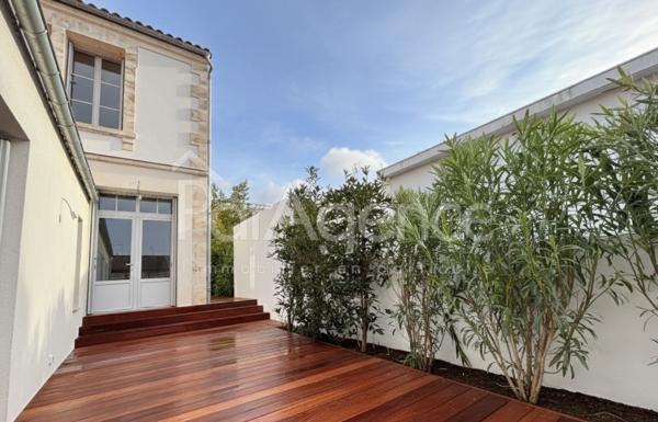 Maison entièrement rénovée - Grand sous-sol - Centre-ville