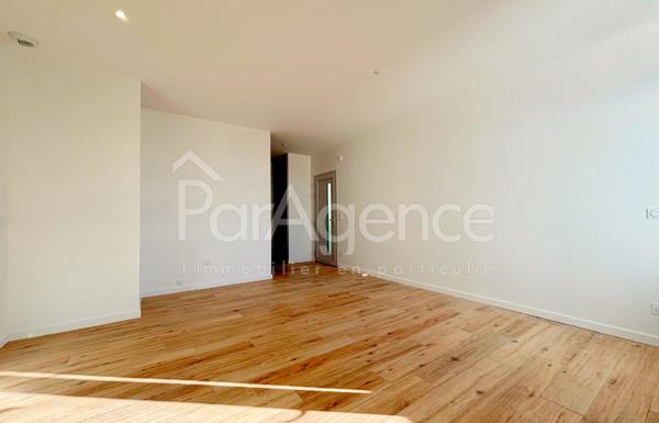 Maison entièrement rénovée - Grand sous-sol - Centre-ville