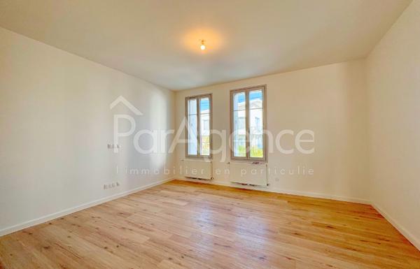 Maison entièrement rénovée - Grand sous-sol - Centre-ville