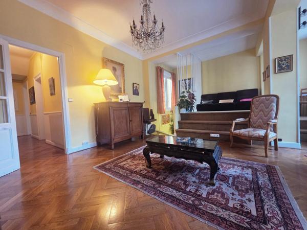 Grand Appartement Secteur TRIANGLE D'OR;