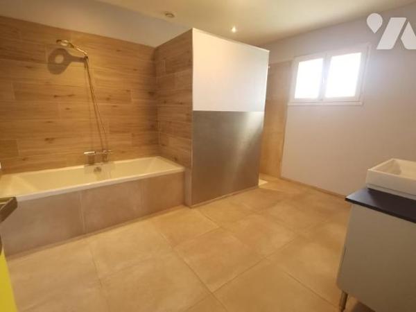 Beaumont en Veron:
Découvrez cet ensemble composé d'une maison principale de 160m2 environ ave...