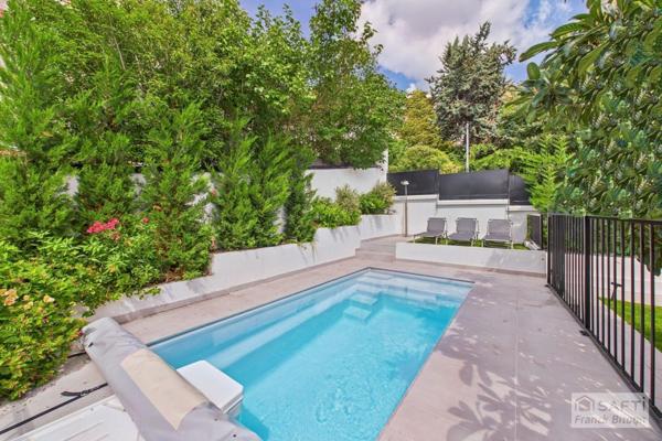 Parc de Bécon. Maison rénovée avec piscine, jardin et terrasse.