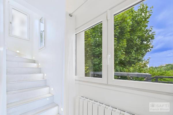 Parc de Bécon. Maison rénovée avec piscine, jardin et terrasse.