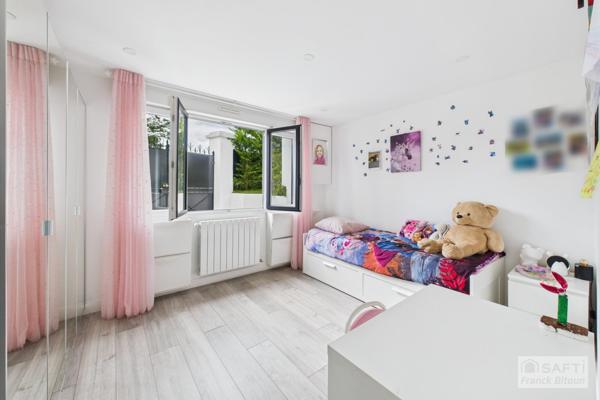 Parc de Bécon. Maison rénovée avec piscine, jardin et terrasse.