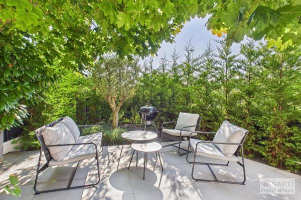 Parc de Bécon. Maison rénovée avec piscine, jardin et terrasse.