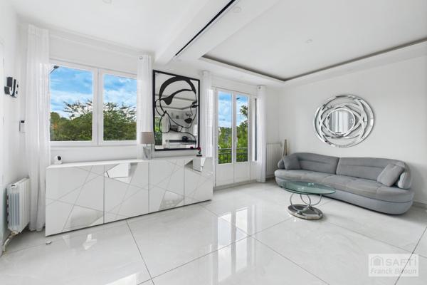 Parc de Bécon. Maison rénovée avec piscine, jardin et terrasse.