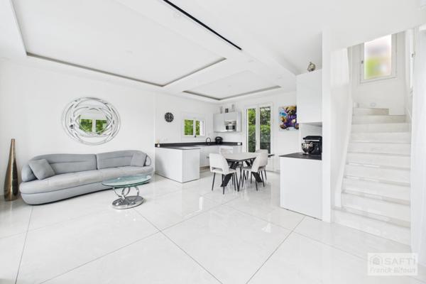 Parc de Bécon. Maison rénovée avec piscine, jardin et terrasse.