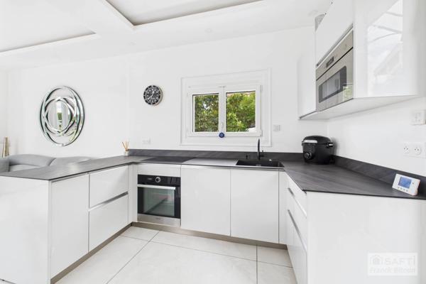 Parc de Bécon. Maison rénovée avec piscine, jardin et terrasse.