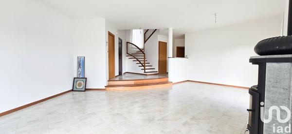 Maison traditionnelle 5 pièces de 150 m² à Saint-Genis-Pouilly (01630)