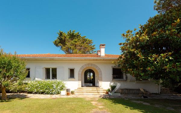 Socoa, Une vue à couper le souffle, un potentiel rare : cette villa face à l’océan n’attend que sa r
