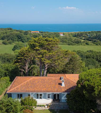 Socoa, Une vue à couper le souffle, un potentiel rare : cette villa face à l’océan n’attend que sa r