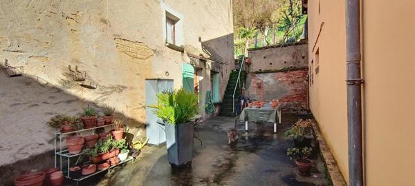 Cœur du village, calme, jardin, terrasse, garages